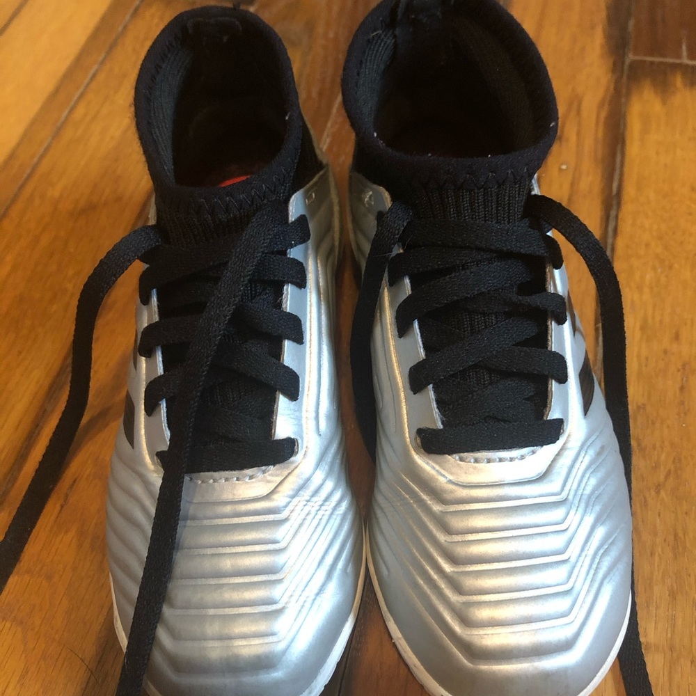 Indoor soccer cleats